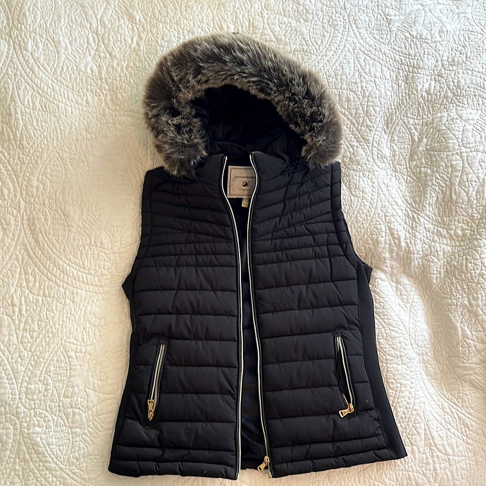 Black hooded vest w/ faux fur hood trim